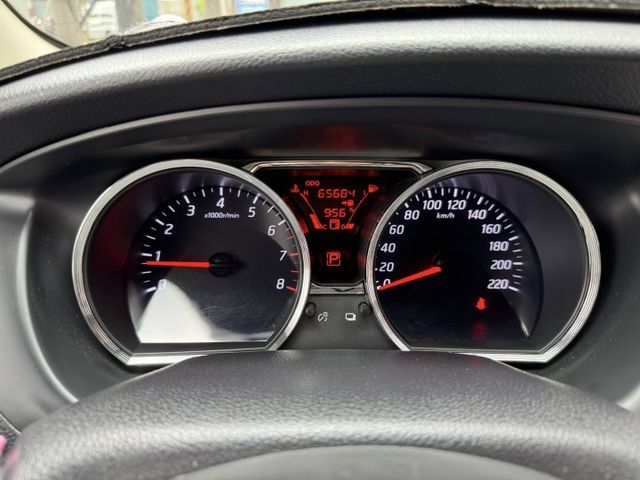 2020年LIVINA 1.6 高階主管愛車 內裝外觀九成新  第15張相片