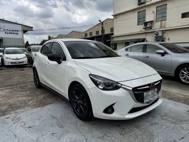 17年MAZDA2 白色 頂級版 IKEY 導航 女用一手車  第3張相片