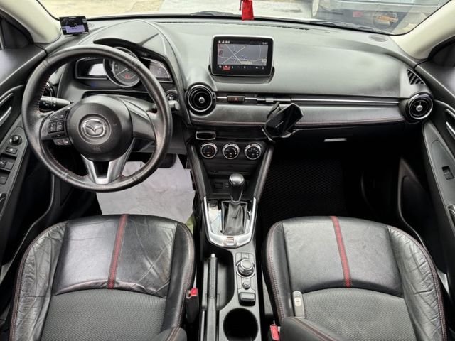 17年MAZDA2 白色 頂級版 IKEY 導航 女用一手車  第7張相片