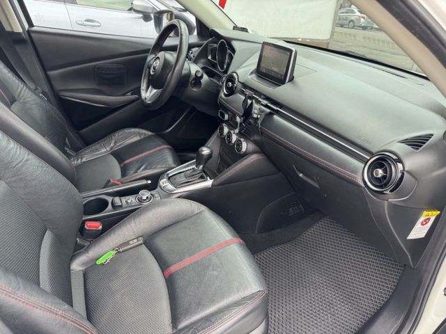 17年MAZDA2 白色 頂級版 IKEY 導航 女用一手車  第9張相片