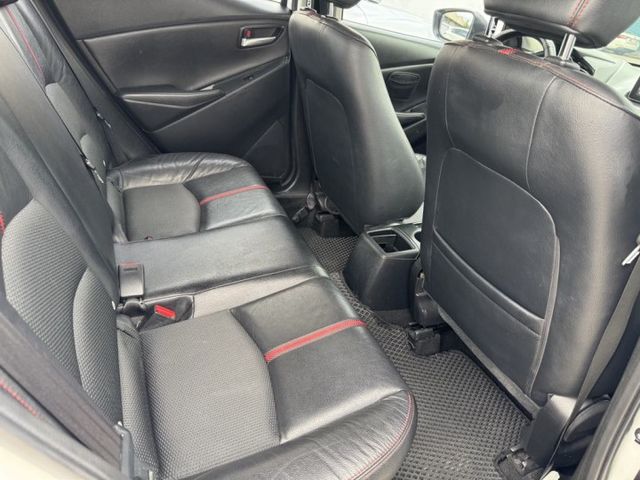 17年MAZDA2 白色 頂級版 IKEY 導航 女用一手車  第10張相片