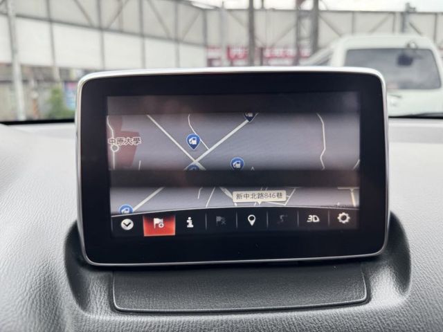 17年MAZDA2 白色 頂級版 IKEY 導航 女用一手車  第15張相片