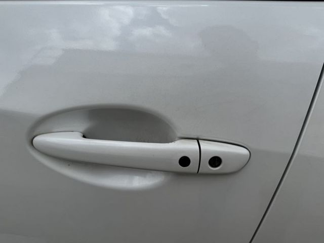 17年MAZDA2 白色 頂級版 IKEY 導航 女用一手車  第16張相片