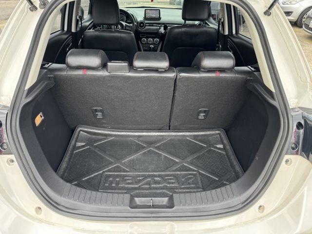17年MAZDA2 白色 頂級版 IKEY 導航 女用一手車  第19張相片