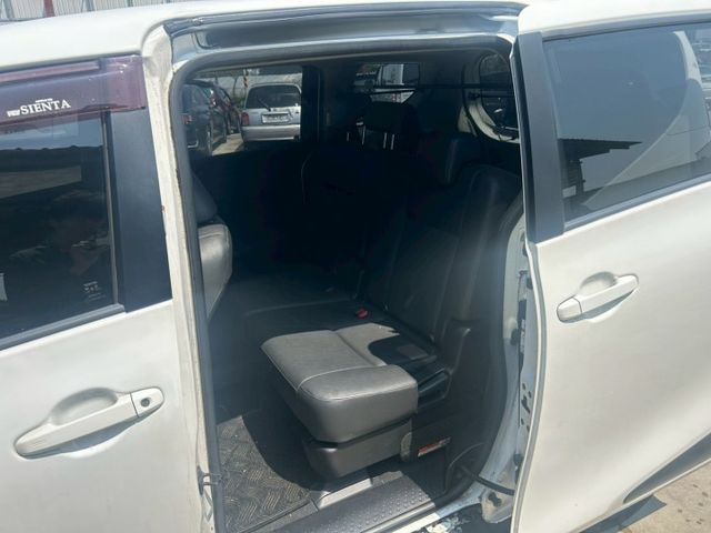 SIENTA  第8張相片