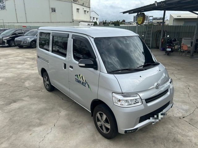 TOWN ACE VAN  第3張相片