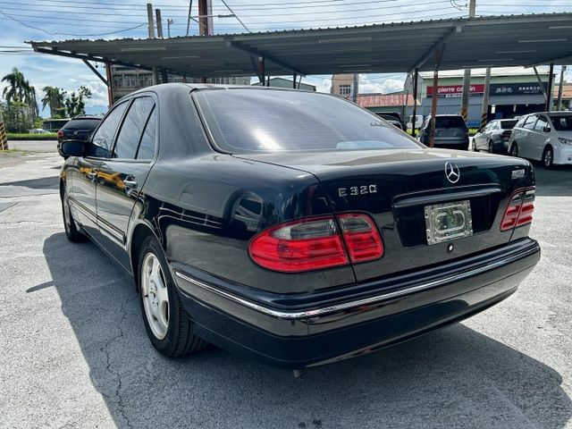 【本月預約好禮相送】一手車庫車＼雙前電動椅＼雙區恆溫空調＼定速巡航＼車況極佳《來電：0939-123-948楊先生》  第5張相片