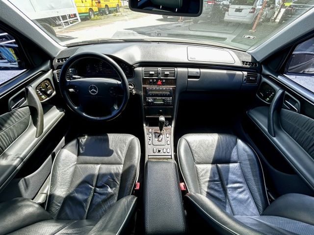 【本月預約好禮相送】一手車庫車＼雙前電動椅＼雙區恆溫空調＼定速巡航＼車況極佳《來電：0939-123-948楊先生》  第7張相片