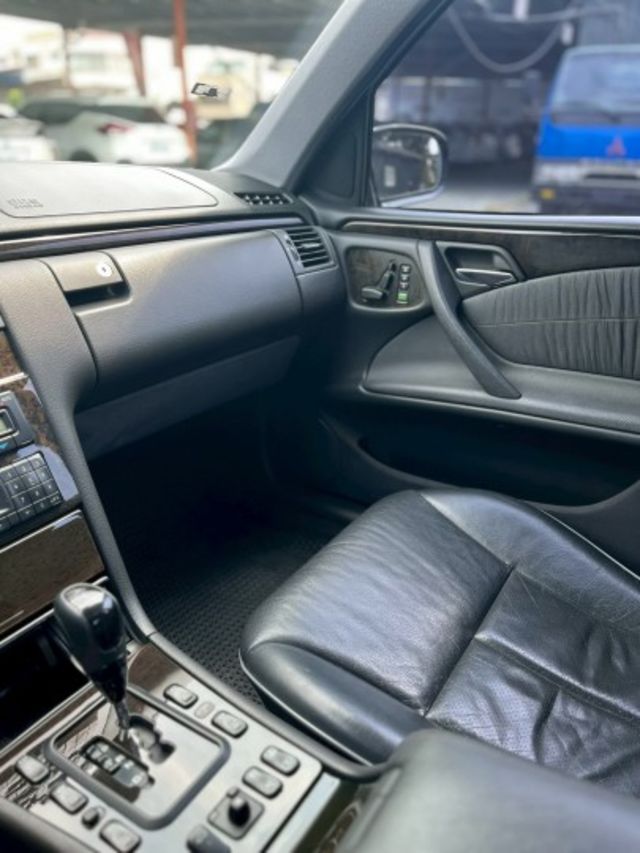 【本月預約好禮相送】一手車庫車＼雙前電動椅＼雙區恆溫空調＼定速巡航＼車況極佳《來電：0939-123-948楊先生》  第11張相片