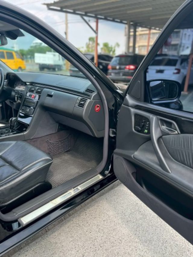 【本月預約好禮相送】一手車庫車＼雙前電動椅＼雙區恆溫空調＼定速巡航＼車況極佳《來電：0939-123-948楊先生》  第14張相片