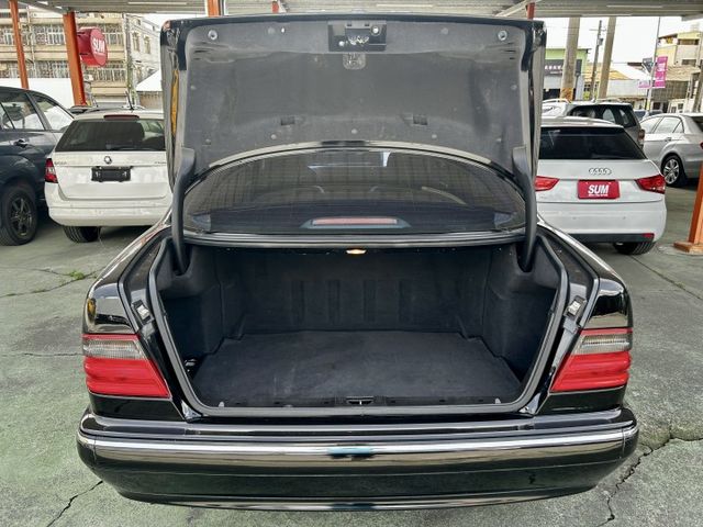 【本月預約好禮相送】一手車庫車＼雙前電動椅＼雙區恆溫空調＼定速巡航＼車況極佳《來電：0939-123-948楊先生》  第19張相片