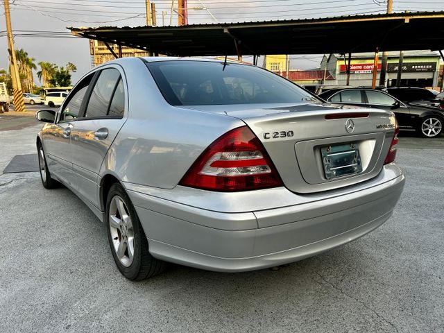 【本月預約好禮相送】低里程稀有車／定速／電動記憶座椅／後座出風口／自動頭燈／雙區恆溫  第5張相片