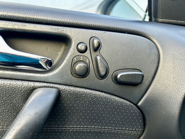 【本月預約好禮相送】低里程稀有車／定速／電動記憶座椅／後座出風口／自動頭燈／雙區恆溫  第8張相片