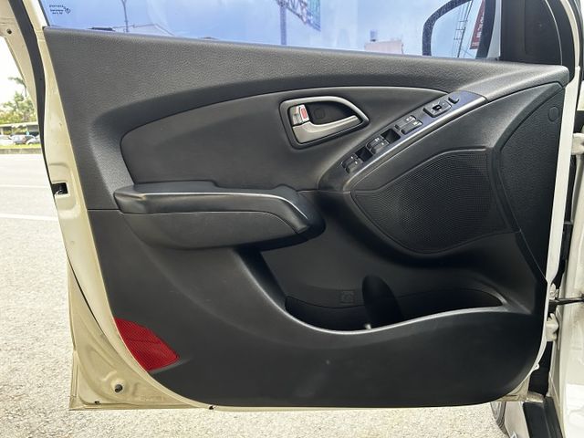 【特價詳情在內文】車況佳／自動頭燈／電動收折含調整／後座分離傾倒／日行燈  《來電：0939-123-948楊老闆》  第13張相片