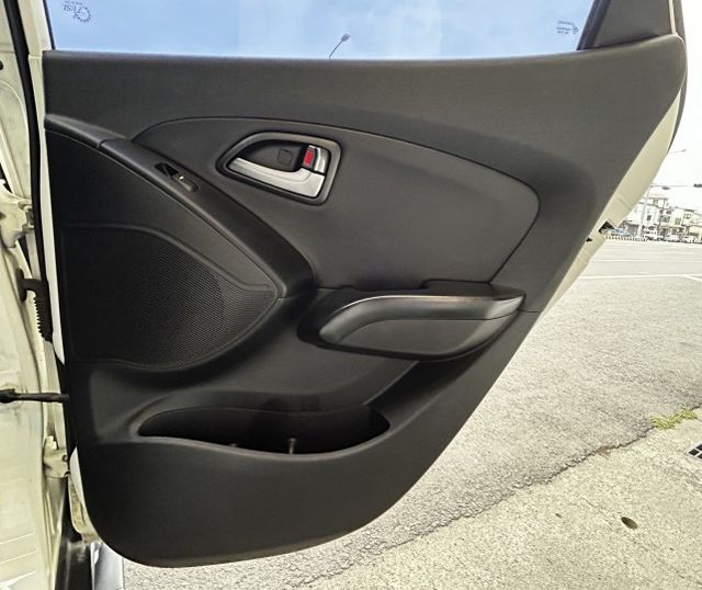 【特價詳情在內文】車況佳／自動頭燈／電動收折含調整／後座分離傾倒／日行燈  《來電：0939-123-948楊老闆》  第16張相片