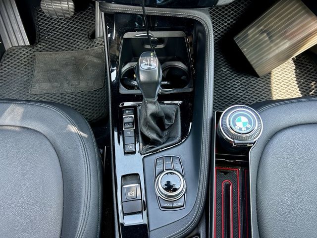 汽油28i／盲點偵測／原鈑件／4WD／恆溫獨立空調／電動記憶座椅／LED頭燈《來電：0939-123-948楊先生》  第10張相片