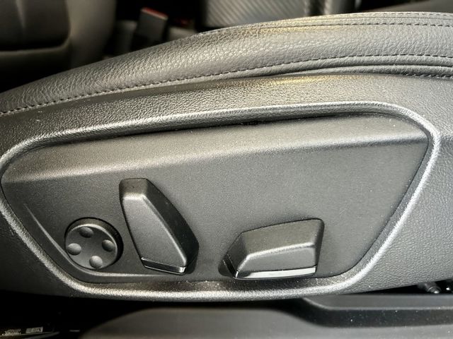 汽油28i／盲點偵測／原鈑件／4WD／恆溫獨立空調／電動記憶座椅／LED頭燈《來電：0939-123-948楊先生》  第11張相片