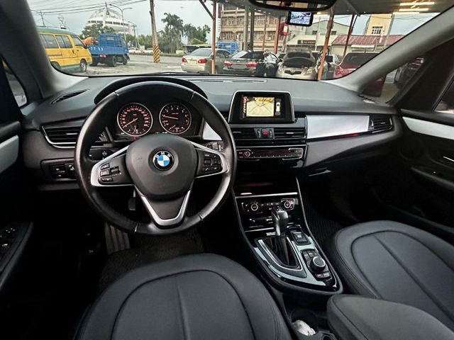 汽油218i／稀有低里程／定速／原鈑件／電動記憶座椅／雙區恆溫空調／電子手煞車《來電：0939-123-948楊先生》  第7張相片