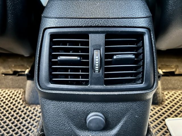 汽油218i／稀有低里程／定速／原鈑件／電動記憶座椅／雙區恆溫空調／電子手煞車《來電：0939-123-948楊先生》  第14張相片