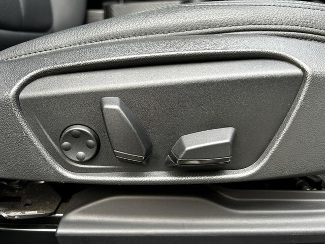 汽油28i／盲點偵測／原鈑件／4WD／恆溫獨立空調／電動記憶座椅／LED頭燈《來電：0939-123-948楊先生》  第12張相片