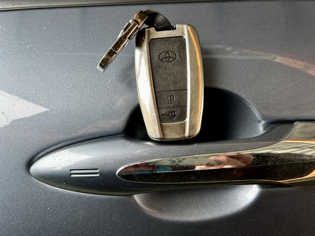 【預約好禮相送】原鈑件／Carplay&Android Auto／導航／免鑰匙啟動／跟車系統／抬頭顯示器／獨立恆溫空調  第7張相片