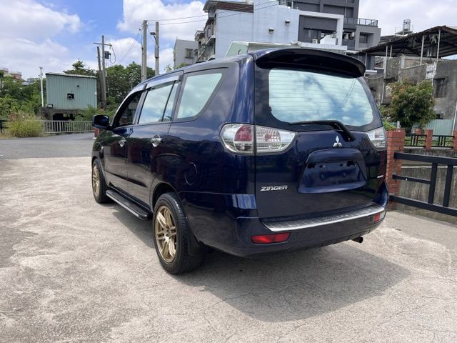 16年式 zinger 正常跑  認證美車 車況很好  #冷氣剛花好 升級安卓機 鋁圈 卡鉗加大碟盤  跑工程賺大錢  第3張相片