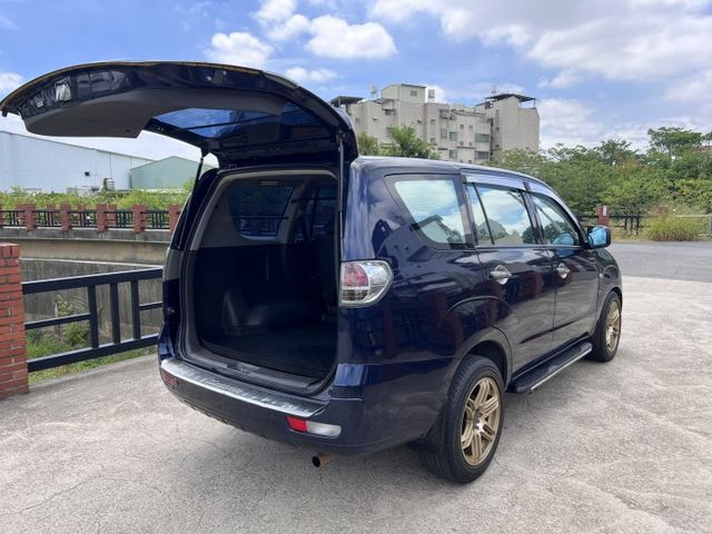 16年式 zinger 正常跑  認證美車 車況很好  #冷氣剛花好 升級安卓機 鋁圈 卡鉗加大碟盤  跑工程賺大錢  第4張相片