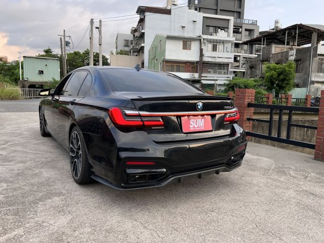 7 SERIES SEDAN F02  第3張相片