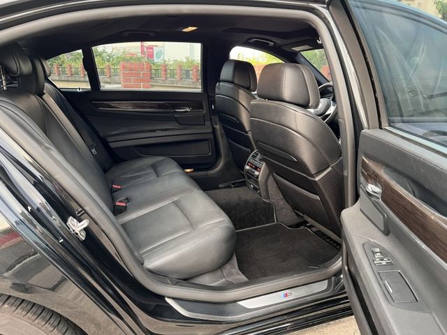 7 SERIES SEDAN F02  第5張相片