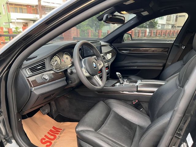 7 SERIES SEDAN F02  第6張相片
