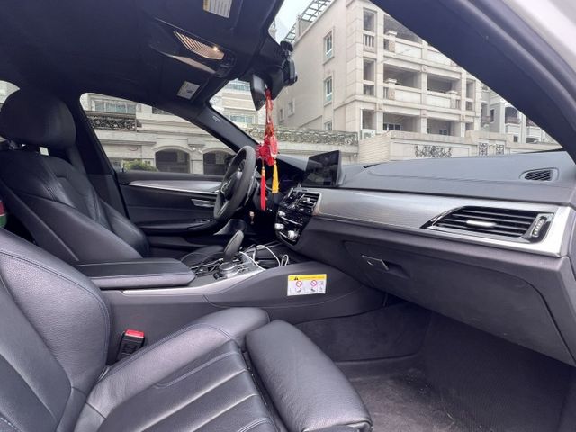 5 SERIES SEDAN G30  第12張相片