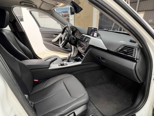 3 SERIES SEDAN F30  第16張相片