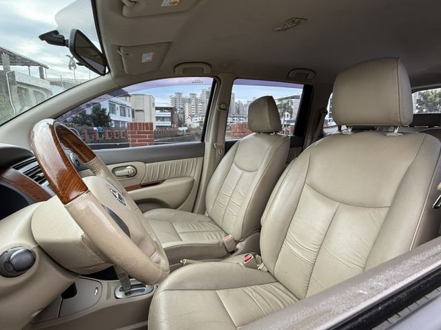 GRAND LIVINA  第10張相片