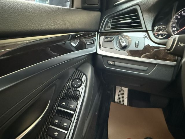 528i M-Sport全車保修工單快40萬可附上 改裝360環景 腳踢電尾門 盲點 數位儀表板 安卓機CARPLAY  第17張相片