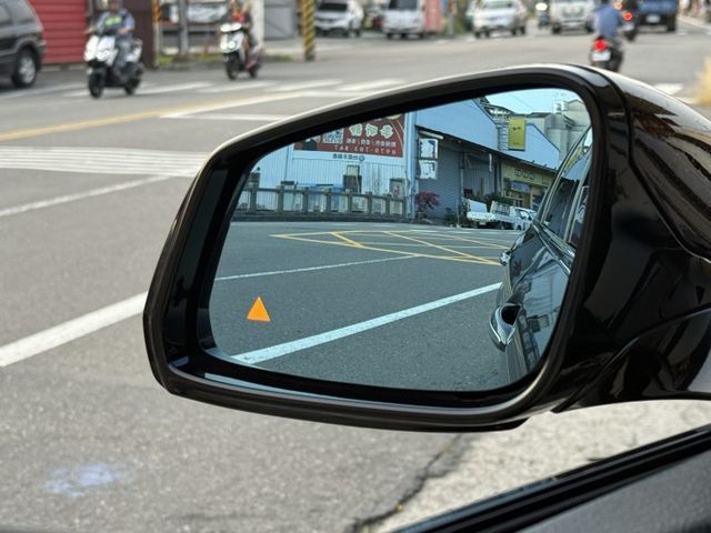 528i M-Sport全車保修工單快40萬可附上 改裝360環景 腳踢電尾門 盲點 數位儀表板 安卓機CARPLAY  第11張相片