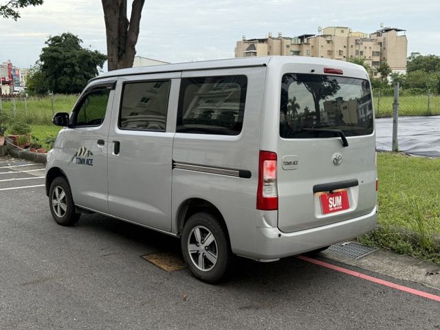TOWN ACE VAN  第3張相片