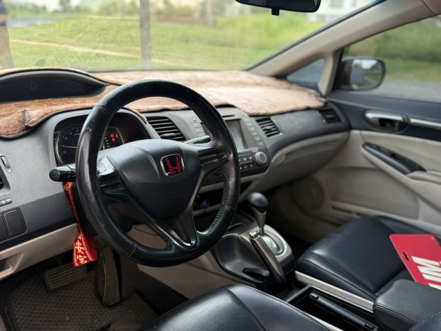 CIVIC  第10張相片
