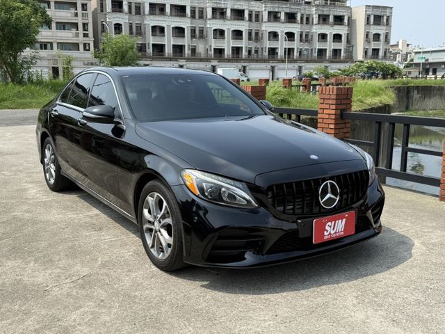 C300 4MATIC  改43包正柏林之音 盲點偵測 摸門ikey 加熱椅電動椅黑枕木飾版全景天窗 大保養剛做完  第1張相片