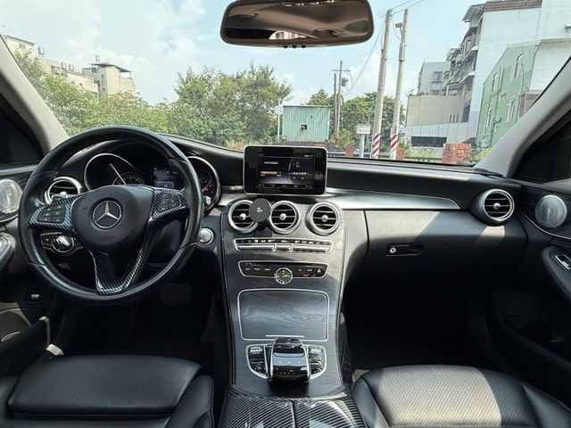 C300 4MATIC  改43包正柏林之音 盲點偵測 摸門ikey 加熱椅電動椅黑枕木飾版全景天窗 大保養剛做完  第7張相片