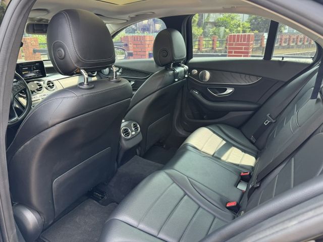 C300 4MATIC  改43包正柏林之音 盲點偵測 摸門ikey 加熱椅電動椅黑枕木飾版全景天窗 大保養剛做完  第8張相片