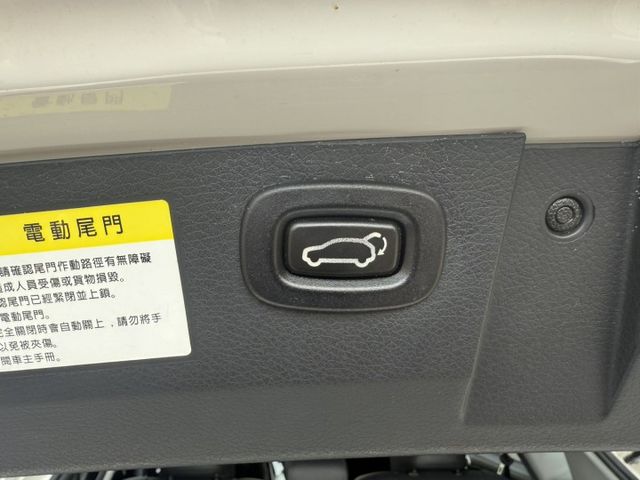 2.2渦輪/ 4WD/ 環景/ I-KEY/ 電動椅 / 定速/電尾門/重低音喇叭  第10張相片