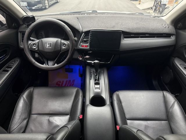 最頂級S版/LED頭燈/免鑰匙/換檔撥片/定速/電子手煞車/正一手/原廠保養  第5張相片