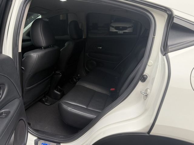 最頂級S版/LED頭燈/免鑰匙/換檔撥片/定速/電子手煞車/正一手/原廠保養  第6張相片