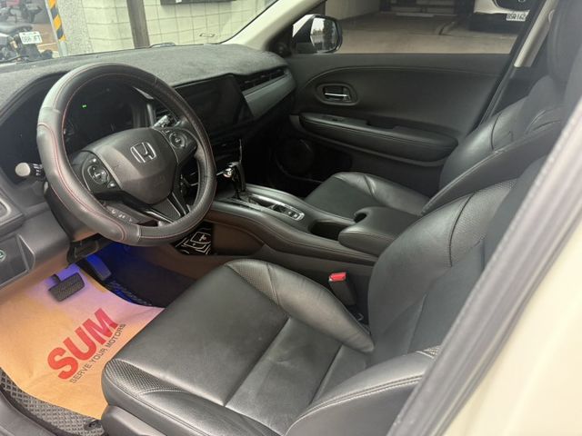 最頂級S版/LED頭燈/免鑰匙/換檔撥片/定速/電子手煞車/正一手/原廠保養  第7張相片