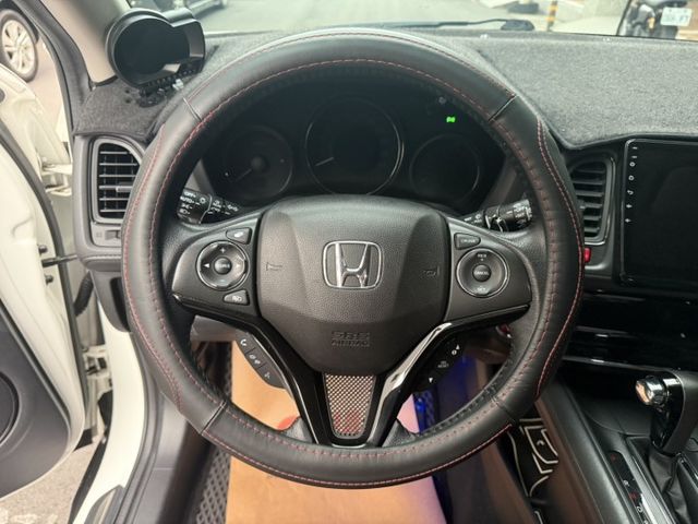 最頂級S版/LED頭燈/免鑰匙/換檔撥片/定速/電子手煞車/正一手/原廠保養  第8張相片