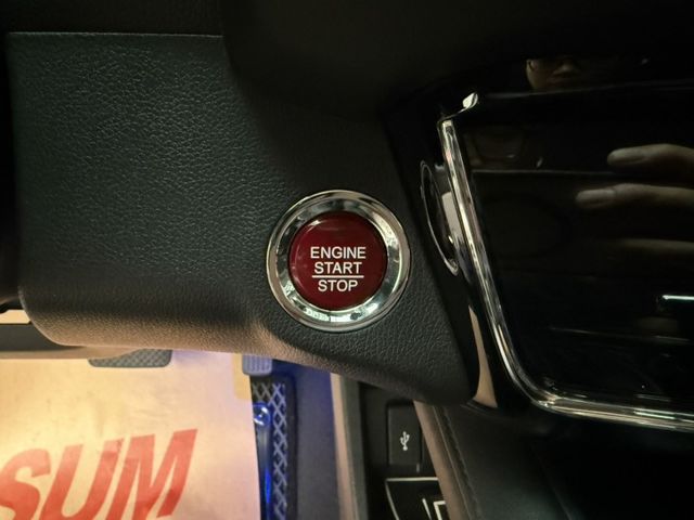 最頂級S版/LED頭燈/免鑰匙/換檔撥片/定速/電子手煞車/正一手/原廠保養  第9張相片