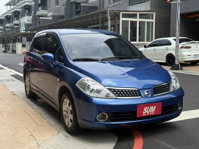 優質代步車/IKEY免鑰匙/方向盤快控鍵/定速巡航/頭燈水平調整/倒車顯影/恆溫/車室內大空間  第2張相片