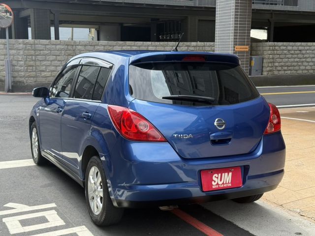 優質代步車/IKEY免鑰匙/方向盤快控鍵/定速巡航/頭燈水平調整/倒車顯影/恆溫/車室內大空間  第3張相片