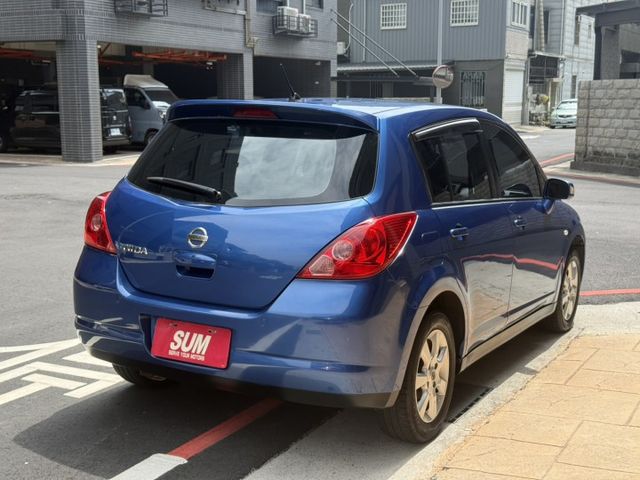 優質代步車/IKEY免鑰匙/方向盤快控鍵/定速巡航/頭燈水平調整/倒車顯影/恆溫/車室內大空間  第4張相片