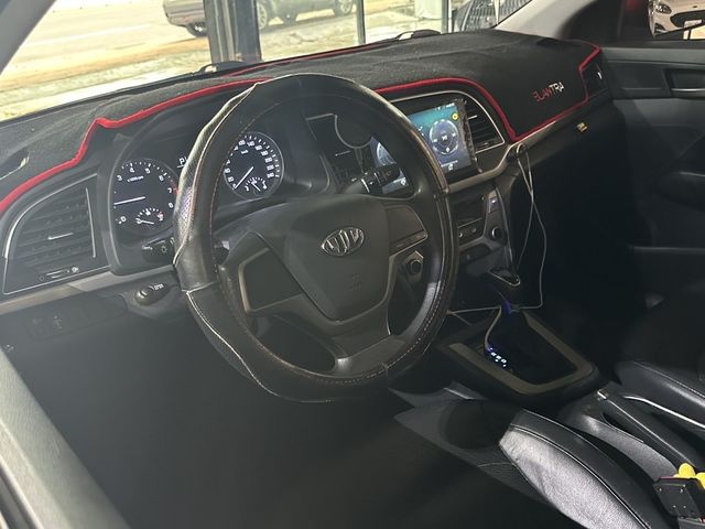 HYUNDAI現代 ELANTRA  第5張相片